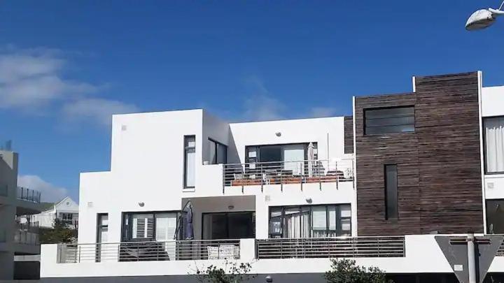 Seaside - Big Bay Apartment